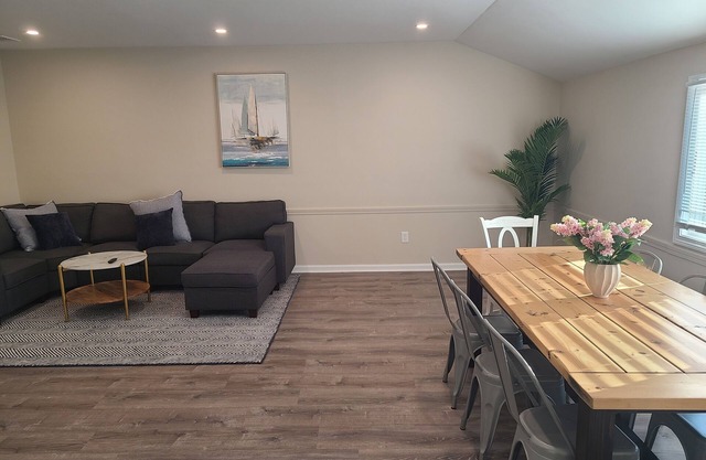 Downtown Marblehead 2brm/1.5bath w/deck