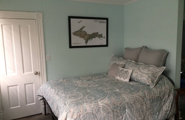 Downtown Marquette Studio Apartment!