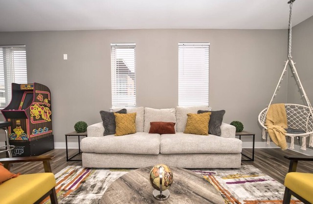 DownTown Modern 2Bed/2Bath Oasis! Balconies & Views!