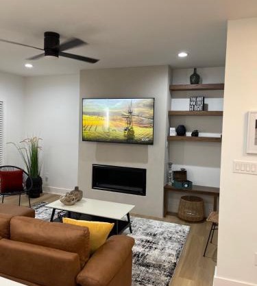 Downtown New 3 Story Sleeps 14