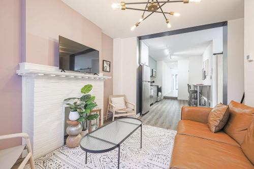 Downtown Oasis-2BR-Spa Bath-Pet Friendly, Free Parking