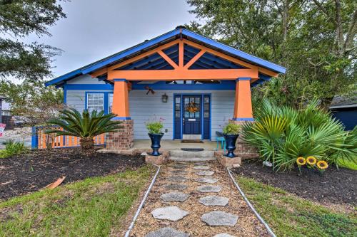 Downtown Ocean Springs Duplex with AandC 1 Mi to Beach