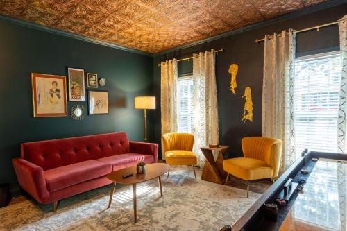 Downtown Os Artistic Stay W Fire Pit, Game Room!