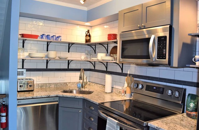 Downtown Rehoboth Beach Condo Parking Elevator Linens