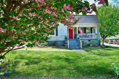 Downtown Retreat, Minutes from Main Street with Fenced in Backyard