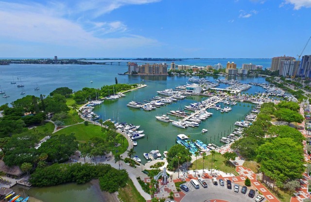 DOWNTOWN SARASOTA - Historic Laurel Park