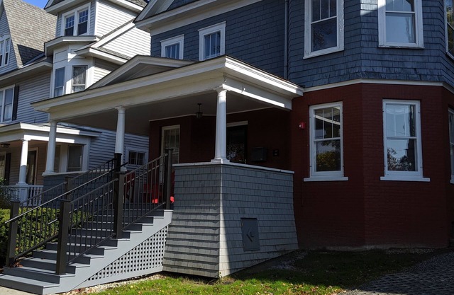 Downtown Victorian, Recently Updated, 6 Bedroom, Great Location, 30 Day Minimum