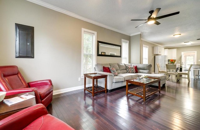 Downtown Wilmington Home Walk to Cape Fear River!