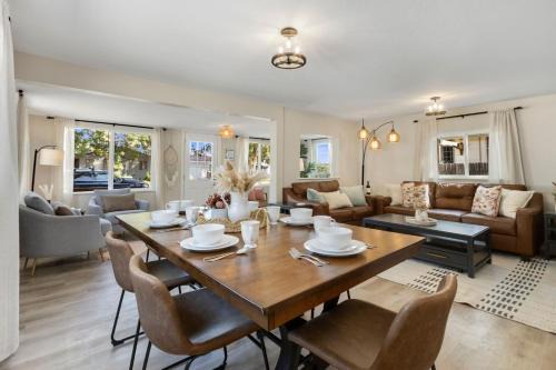 Downtown Windsor Home with Hot Tub and Pool Table