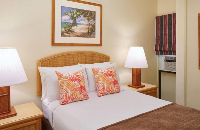 Dream Getaway! Spacious 2 Bedroom w/ Queen & Double Beds, Private Balcony