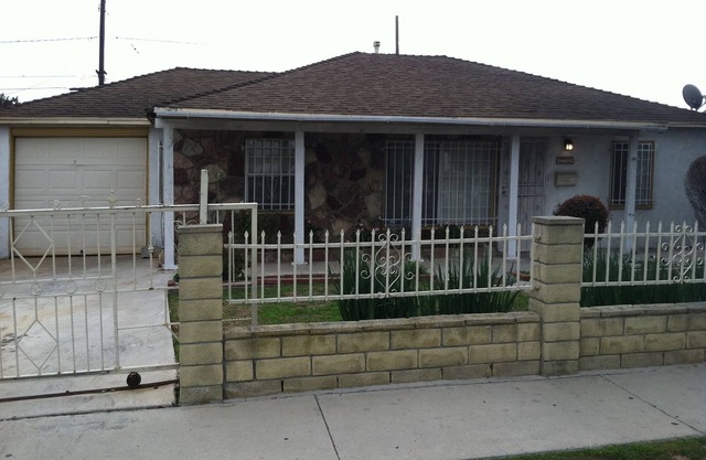 Dream Home with a Pool and Private backyard. Family oriented. Instant Booking.