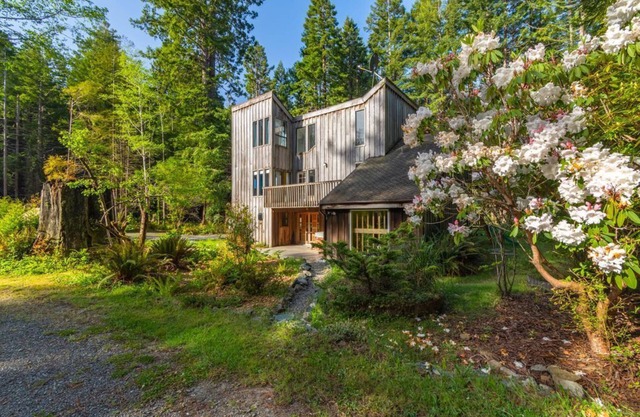 Dream House in the Redwoods with Hot Tub and Sauna