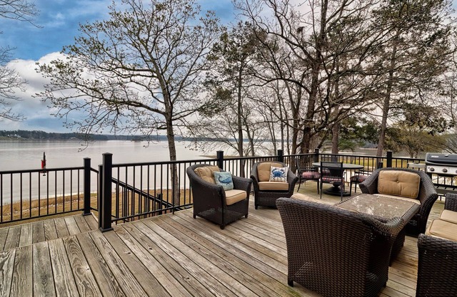 Dream Lake House! 4 Bedrooms/King Beds + 4 Full Baths on Lake Wateree!