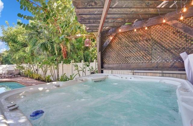 Dream Smart Home/Pool/Hot Tub/BBQ/Kids Playroom