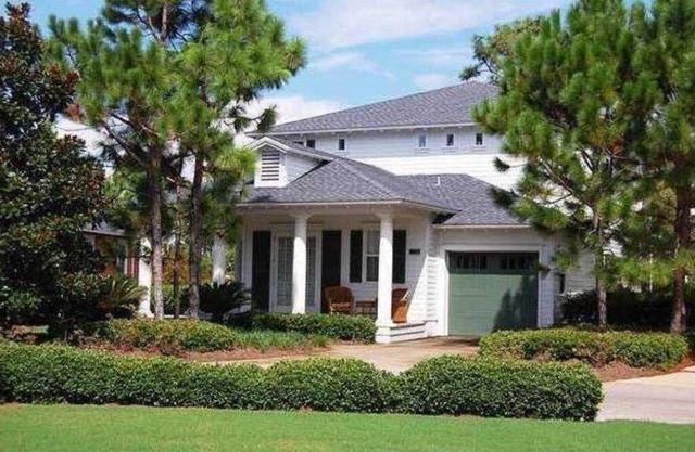 Dream vacation home with 6-seater golf cart; screen porch; upstairs balcony