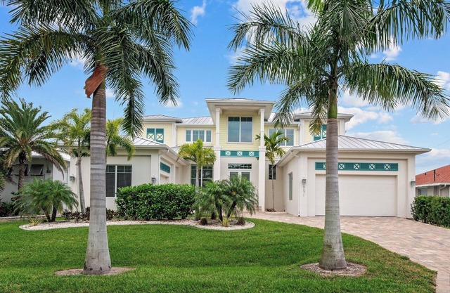 Dream villa in a beautiful location directly on the river