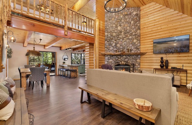 Dreams of Summit - Central Ski Resort Log Cabin Retreat w/Hot Tub + Games