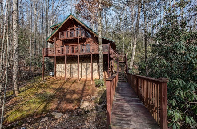 Dreams & Streams | Pet Friendly, Wraparound Deck