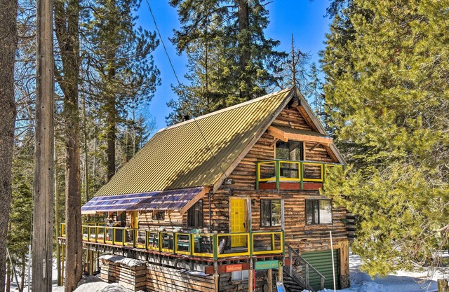 'Dreamtime Cabin' w/ Deck in Sequoia Nat'l Forest!
