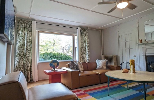Dreamy 6 Bedroom House, Come Enjoy Hillsdale!