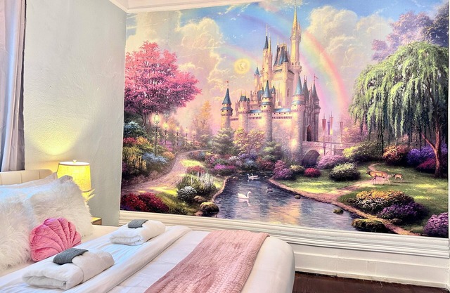 Dreamy Castle 6BR Duplex w/Game Room + Photo Booth