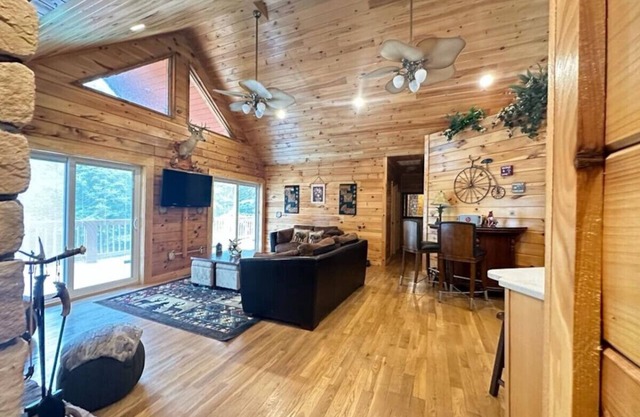 Dreamy Hidden Cabin in the Woods