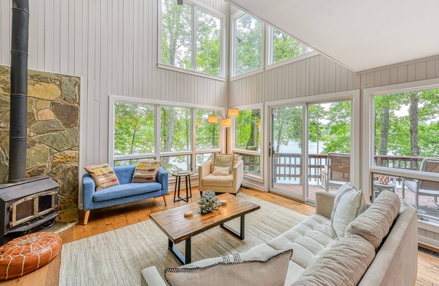 Dreamy lakefront gem on wooded property with private beach, dock & fast WiFi
