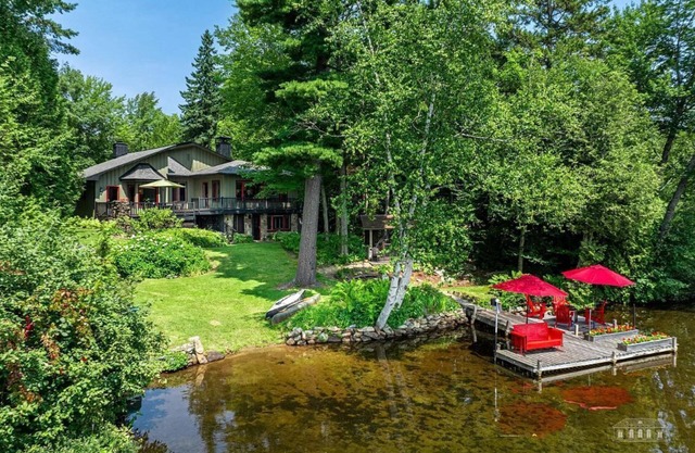 Dreamy Mirror Lake house retreat 5-Bedroom. 5 min walk to village