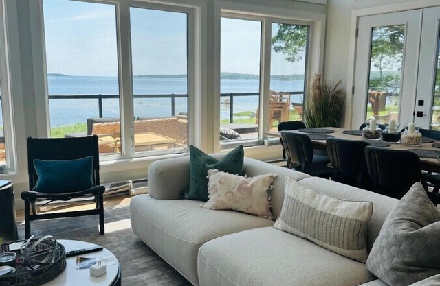 Dreamy Oceanfront Escape Hot tub & Sauna