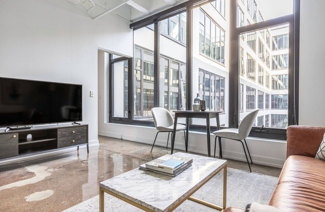 Dreamy Uptown 1BR w/Gym, Rooftop Pool, 2 blocks to L, by Blueground