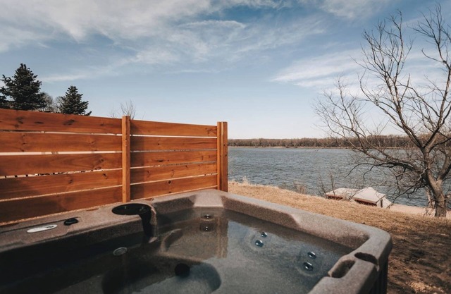 Drifter|Riverview Cabin+ Hot Tub w/TV+ Pickleball
