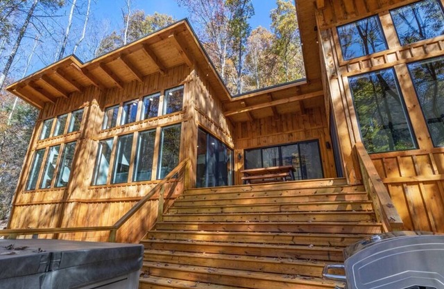 Drop RED GORGEous is a stylish retreat in the heart of the RRG. 4WD IS REQUIRED