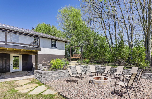 Dry Ridge Farmhouse w/Hot Tub + Game Room!