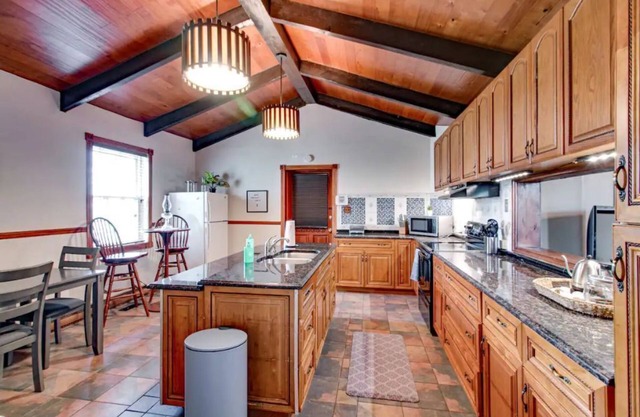 ❤DT Victorian Apt A❤ 3br~2ba~King~Walk to DT❤