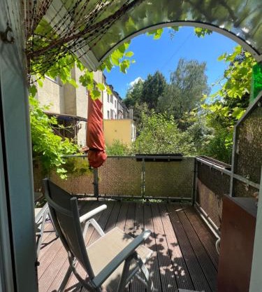 Duisburg FeelHome, Flughafen nah,3-Schlafzimmer, Dusche ebenerdig, Zentral, WiFi, Ground Floor