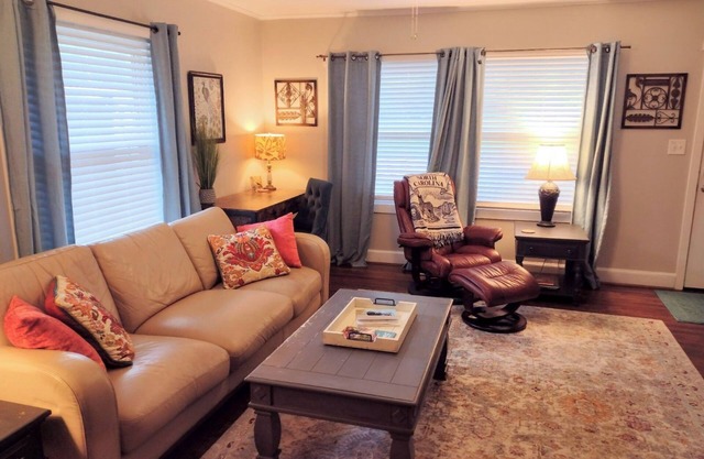 Duke and UNC at your Doorstep, 3 bed 1 bath that fits 5