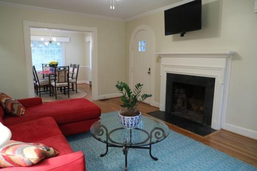 Duke Forest Gem! 3br, Sleeps 7