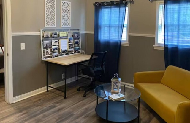 Dunean Mill Art Home 7 minutes to popular Downtown Greenville & Falls Park area.