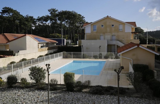 Duplex 4 pers avec jardin, piscine, proche plage à Biscarrosse - FR-1-521-63