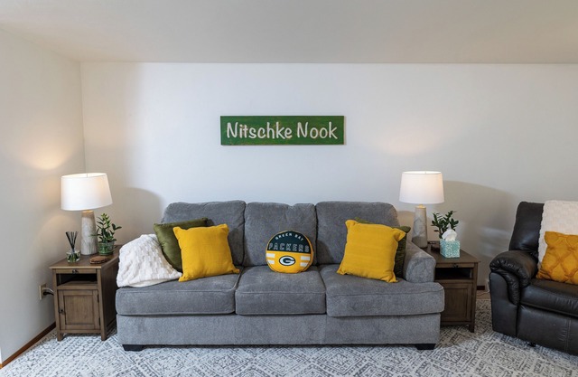 Duplex Near Lambeau Field and Public Park around the corner!