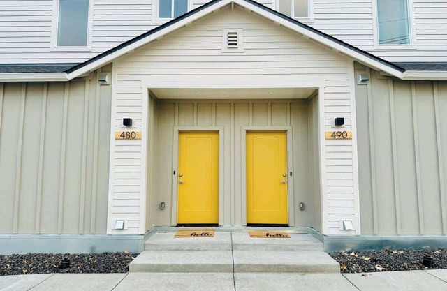 Duplex Pets Ok Houses/Sleeps14