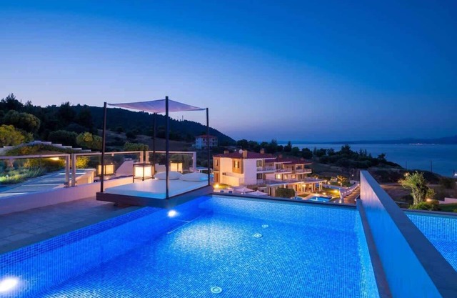 Duplex Suite w/Heated Pool & Sea View