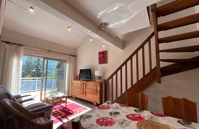 Duplex T2 with Balcony in Central Barcelonnette - Private Park & Garage