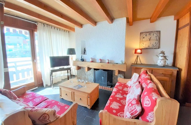 Duplex T3 Cozy for 6 at 1700m Altitude – St-Lary-Soulan, South-Facing, 2 Stars