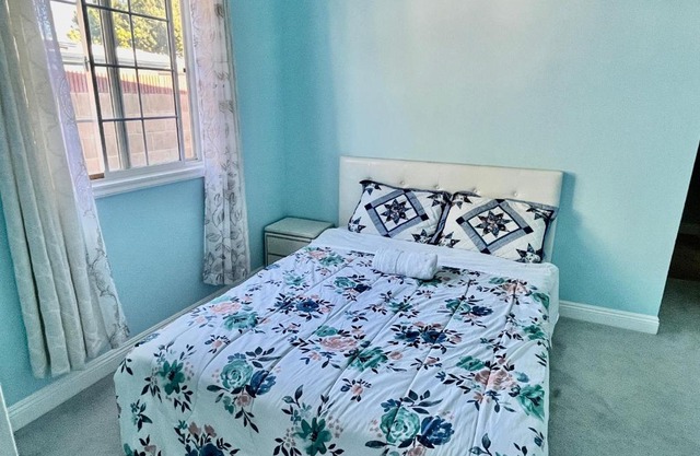 E1 super cozy private room