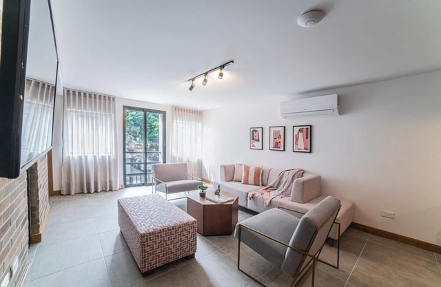 E203 - Cool 2-bed with Fast WiFi, hot water, A/C