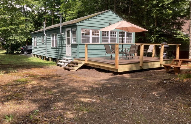 Eagle Bay Cottage with Lake Rights