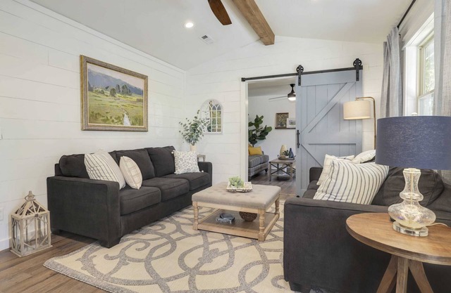 Eagle Bend Modern Farmhouse | Beaver Lake