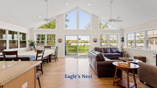 Eagle's Nest - Lakefront Oasis with Dock Canoe and Fire Pit