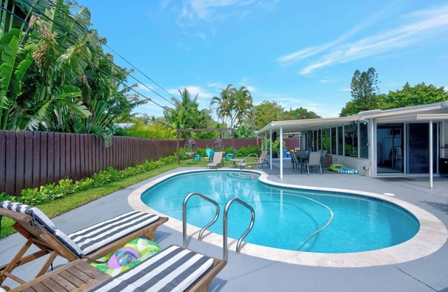 Eagle's Way: Firepit, Heated Pool, Sunroom Near BEACH!